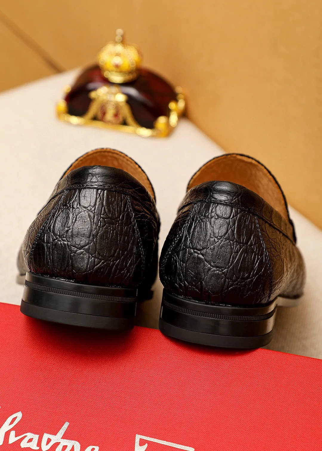 Men's shoes 💰480 💐 Product trademark: Ferragamo "Ferragamo" casual leather shoes Regular size: 38-44 (45🉑️customized) Product materials: Selected imported first-layer calfskin embossed upper + luxury hardware buckle, imported water-dyed cowhide leather lining. Strong three-dimensional visual effect, original outsole color: 1⃣️color optional